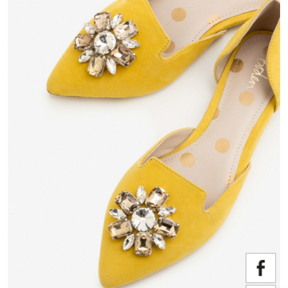 ISO quirky flats or sling backs size 8 - Picture 2 of 3